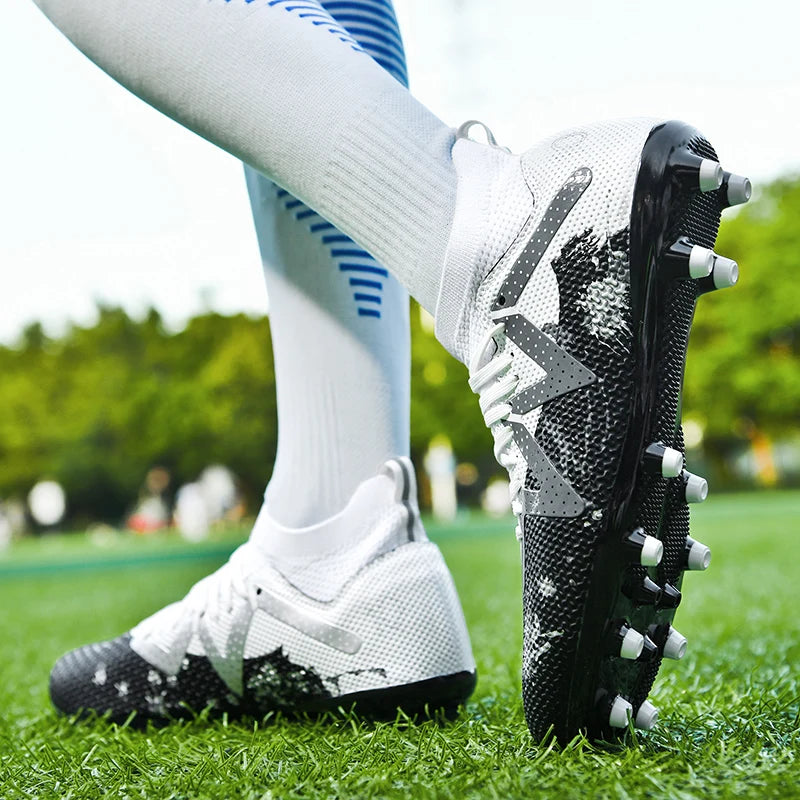 Men’s Non-Slip Football Boots Unisex Professional Soccer Shoes Sports New Cleats Drop Shipping Ultralight Breathable Futsal