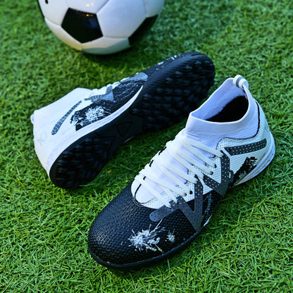 Chaussures d'entraînement unisexes Value Turf Trainers, tige en PU tissé, crampons en caoutchouc TF, antidérapantes, durables et économiques.