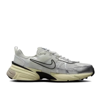 Nike V2K Run Runtekk Retro-inspirerede, moderigtige, åndbare, komfortable, støddæmpende, afslappede og alsidige løbesko til både mænd og kvinder HJ4497-100