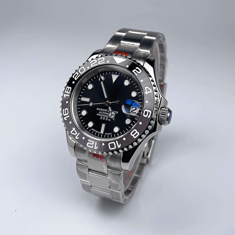 40 mm átmérőjű, YM Design kétirányban forgó keret, zafírüveg, világító számlap, NH35 szerkezethez, Jubile szíjjal ellátott luxus férfi karóra