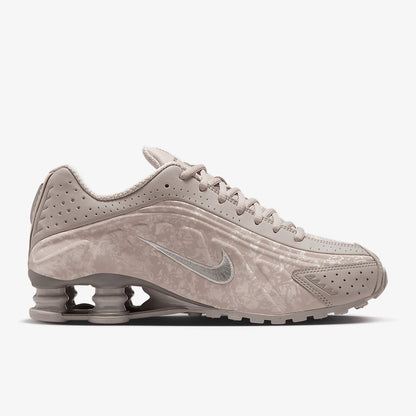 Originalūs Nike Shox R4 moteriški amortizuojantys žemaauliai bėgimo bateliai HV0934-001