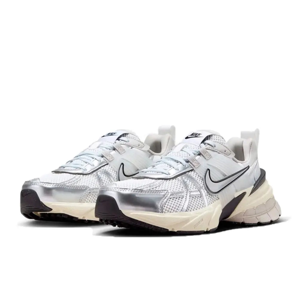 Nike V2K Run Runtekk Retro-inspirerede, moderigtige, åndbare, komfortable, støddæmpende, afslappede og alsidige løbesko til både mænd og kvinder HJ4497-100