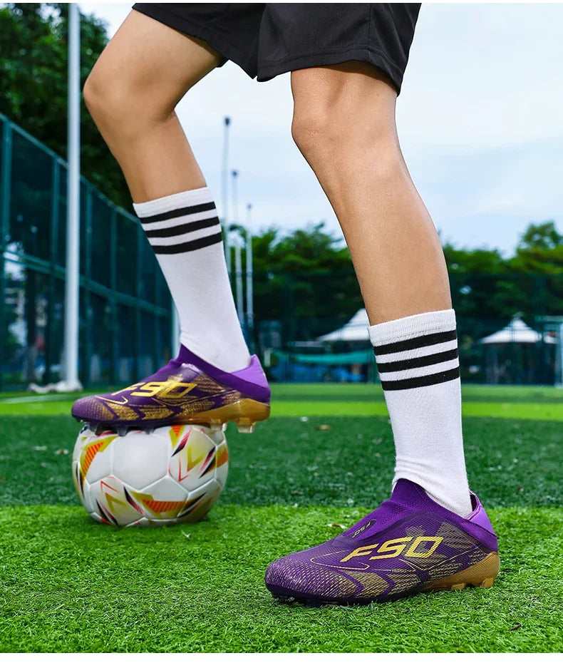 Nouvelles chaussures de football pour hommes, antidérapantes, à tige haute, pour terrain en herbe, chaussures de sport pour garçons, crampons d'extérieur très vendus, de haute qualité et légers.
