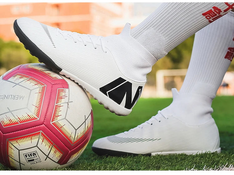 Crampons de Football pour hommes, bottes de Football, crampons d'entraînement, professionnels, résistants à l'usure, antidérapants, longues pointes TF/FG, rouge, nouveau