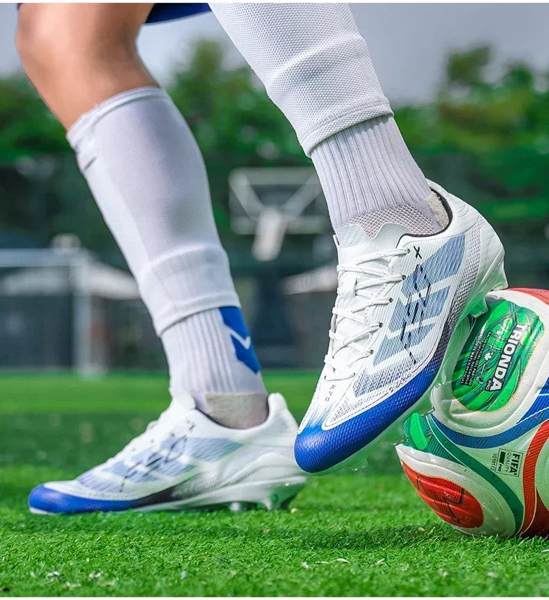 Nouvelles chaussures de football pour hommes, chaussures de soccer pour terrain en herbe, chaussures d'entraînement, chaussures de sport ultralégères, chaussures de match professionnelles, baskets antidérapantes unisexes.