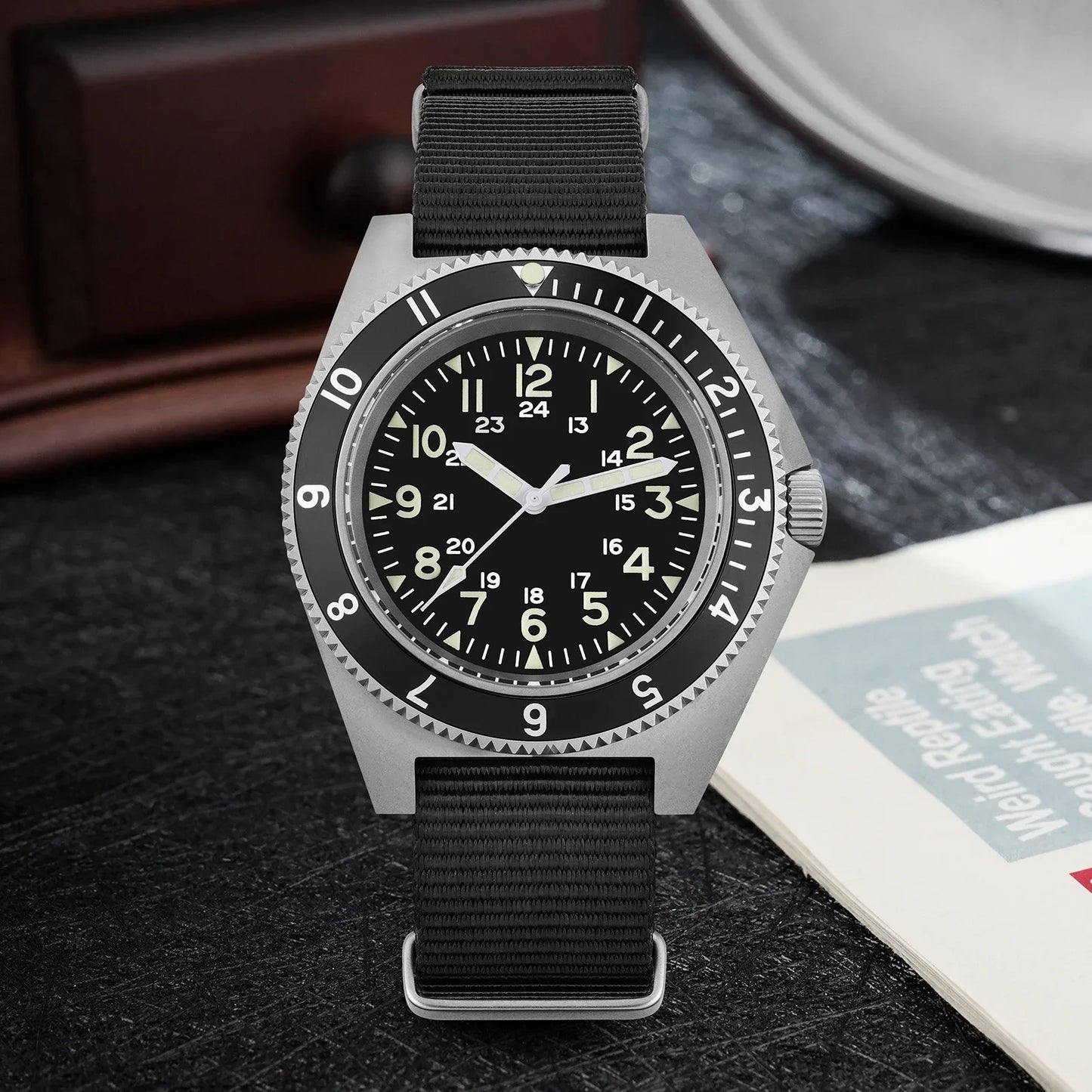 Watchdives WD1972 Quarzuhr mit VH31 Sweep-Seconds-Uhrwerk, Saphirglas, BGW9-Leuchtmasse, 20Bar wasserdicht, Vintage-Herrenuhr