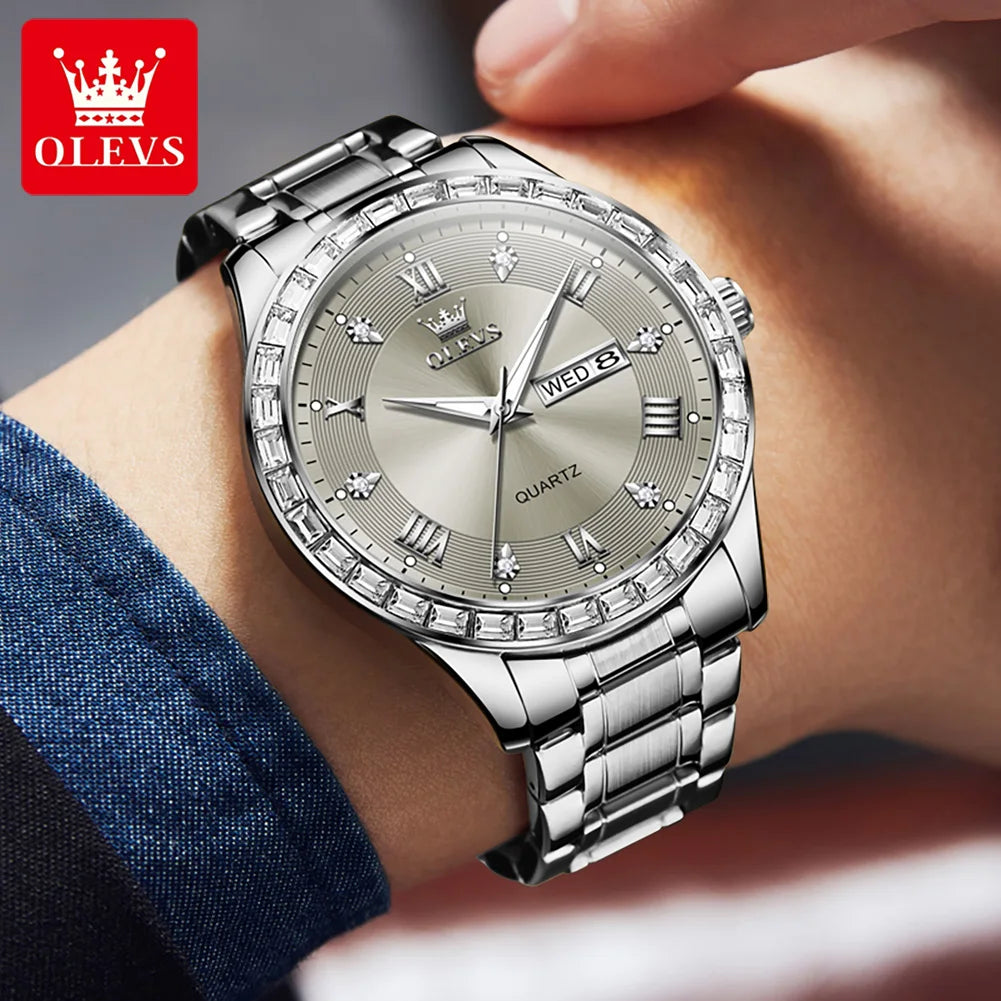 Montre à quartz pour homme OLEVS 9906, modèle carré orné de diamants, bracelet en acier inoxydable, étanche, avec double calendrier; une montre-bracelet de luxe, originale, idéale pour le milieu professionnel.