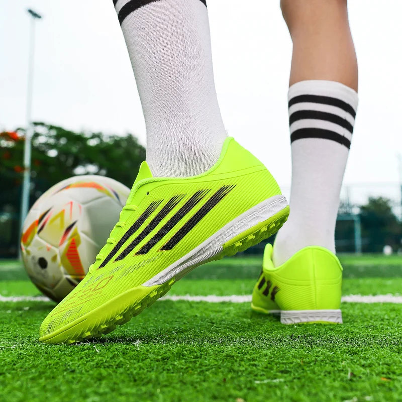 Chaussures de football pour hommes FG/AG pour terrain ferme, légères, à lacets, antidérapantes, professionnelles, pour adultes, pour la compétition en extérieur.