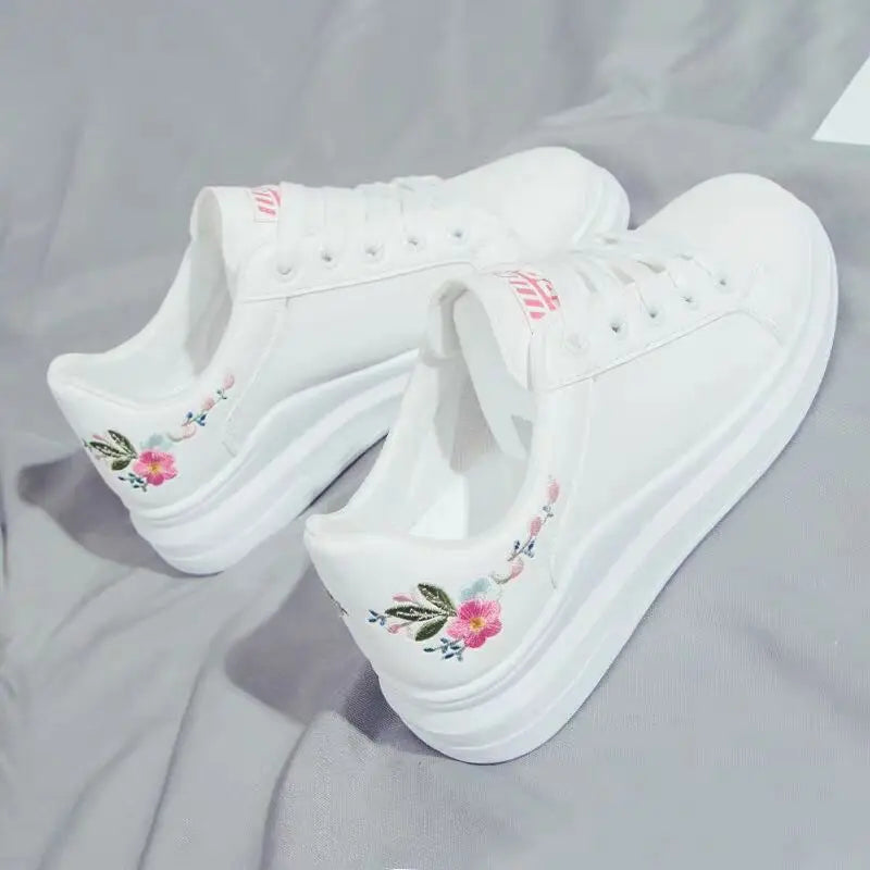 Schuhe 2025 Damen Laufschuhe Frühling Herbst, modisch, weiß, atmungsaktiv, mit bestickten Blumen, Schnürung, lässige Sneaker, Zapatos De Mujer