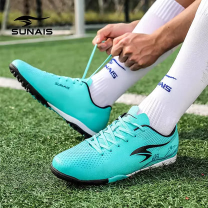 Chaussures de football SUNAIS légères pour terrain synthétique, coupe basse avec maintien de la cheville, spéciales pour terrains en plastique/aires de jeux scolaires