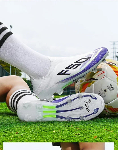 Nouvelles chaussures de football pour hommes, modèle tendance, de haute qualité, mi-hautes, légères, antidérapantes, crampons d'extérieur pour l'entraînement sur gazon.
