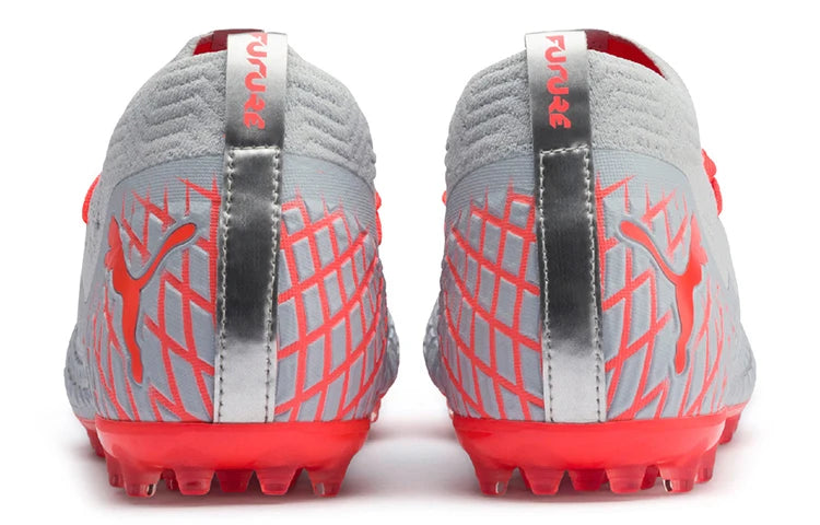 Chaussures de football Puma Future 4.2 Netfit, bout rond, à lacets, multi-sol, basses, MG, grises et rouges, 105681-01