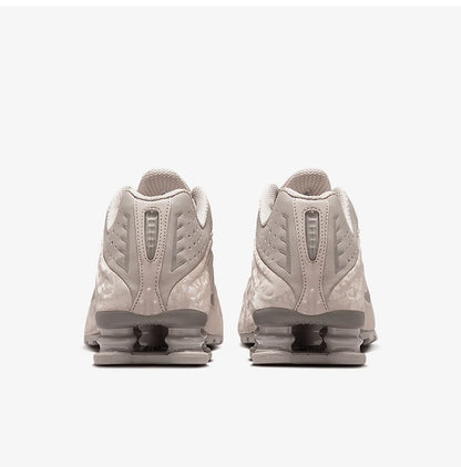 Originalūs Nike Shox R4 moteriški amortizuojantys žemaauliai bėgimo bateliai HV0934-001