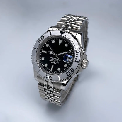 40 mm átmérőjű, YM Design kétirányban forgó keret, zafírüveg, világító számlap, NH35 szerkezethez, Jubile szíjjal ellátott luxus férfi karóra