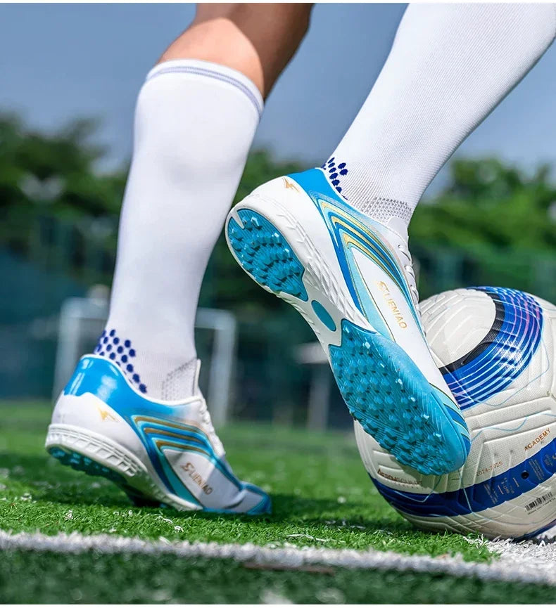 Nouvelles chaussures de football pour hommes, baskets de haute qualité, crampons de futsal pour gazon, chaussures de football d'intérieur très vendues, chaussures d'entraînement antidérapantes pour l'extérieur