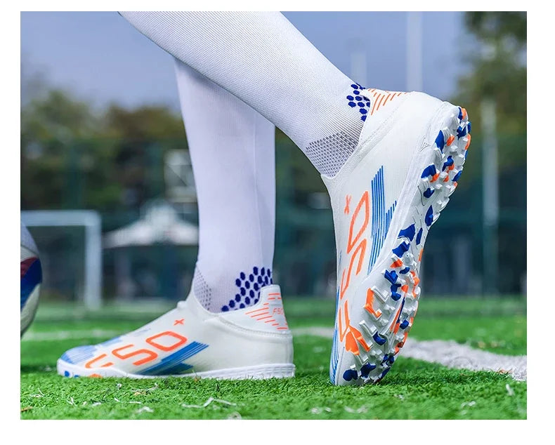Nouvelles chaussures de football pour hommes, crampons, baskets légères de haute qualité, pour l'entraînement sur gazon, bottes de football très vendues, antidérapantes, mi-hautes, pour l'extérieur.