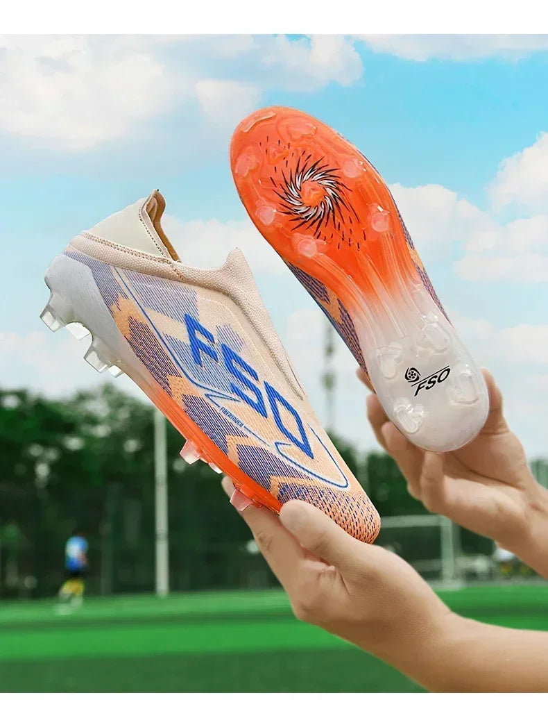 Nouvelles chaussures de football pour hommes, modèle tendance, de haute qualité, mi-hautes, légères, antidérapantes, crampons d'extérieur pour l'entraînement sur gazon.