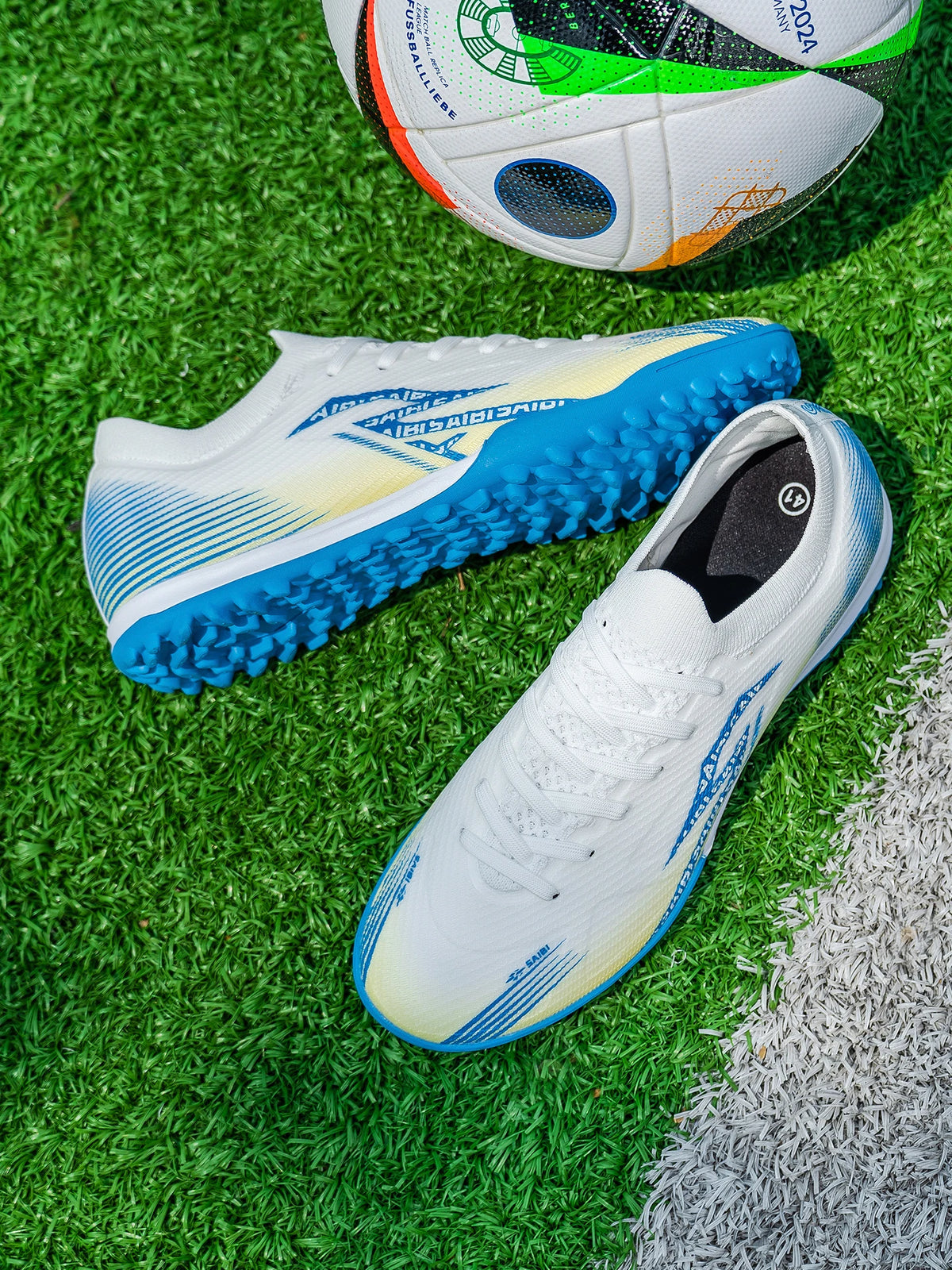 Chaussures de football TF pour adultes, semelle en caoutchouc résistante à l'usure pour terrain synthétique, chaussures de football légères en PU pour hommes, pour matchs sur gazon extérieur