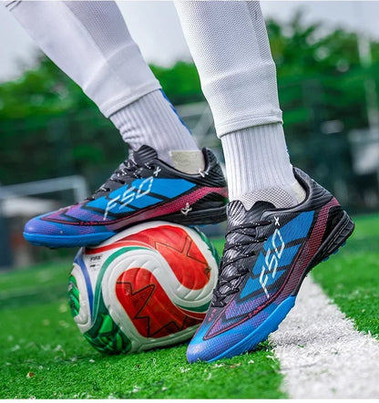 Nouvelles chaussures de football pour hommes, chaussures de soccer pour terrain en herbe, chaussures d'entraînement, chaussures de sport ultralégères, chaussures de match professionnelles, baskets antidérapantes unisexes.