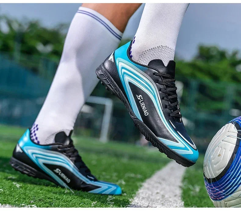 Nouvelles chaussures de football pour hommes, crampons de futsal, chaussures de soccer, chaussures de match, baskets d'intérieur de haute qualité, best-seller, antidérapantes, pour entraînement et extérieur