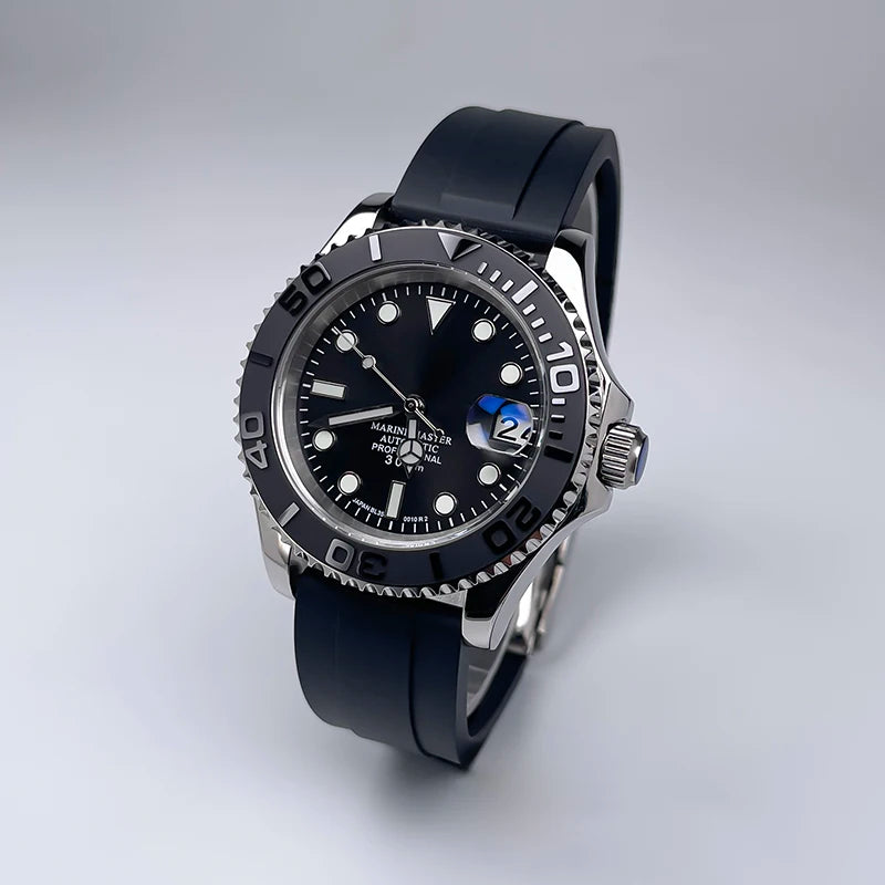 40 mm átmérőjű, YM Design kétirányban forgó keret, zafírüveg, világító számlap, NH35 szerkezethez, Jubile szíjjal ellátott luxus férfi karóra