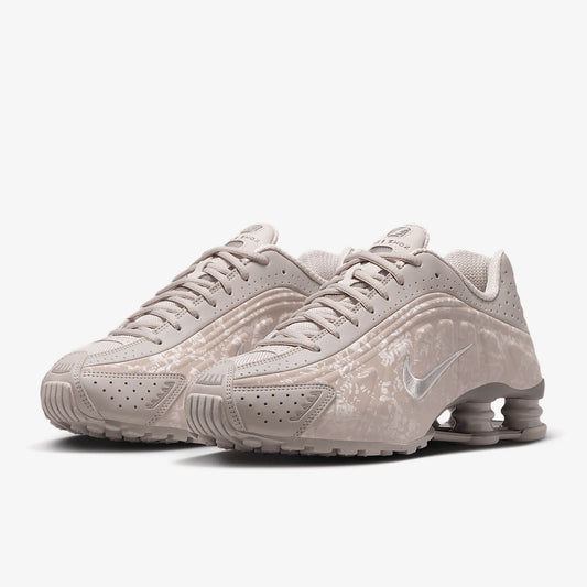 Nike Original Shox R4 Damen-Laufschuhe mit Dämpfung und niedrigem Schnitt HV0934-001