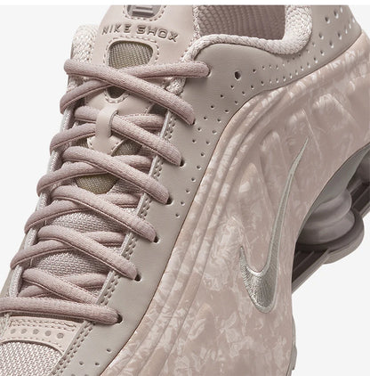 Originalūs Nike Shox R4 moteriški amortizuojantys žemaauliai bėgimo bateliai HV0934-001