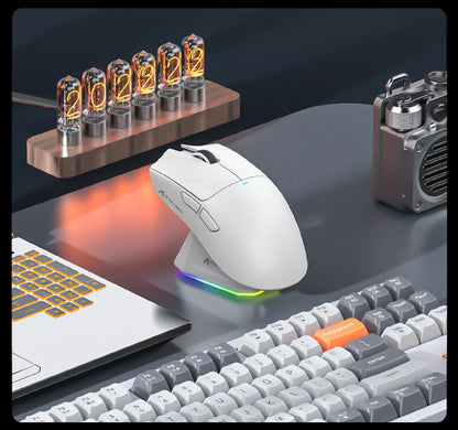 Attack Shark X11&R1 Tri-Mode Bluetooth trådløs mus med opladningsbase, RGB, ergonomisk letvægtsmus, PC-gamer-tilbehør