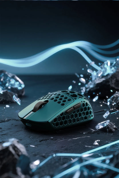 Darmoshark M5Air geschmiedete Carbonfaser kabellose 8K-Gaming-Maus PAW3950 30K DPI für kleine Hände, Finger-Grip, Game-Makro-Maus, leicht