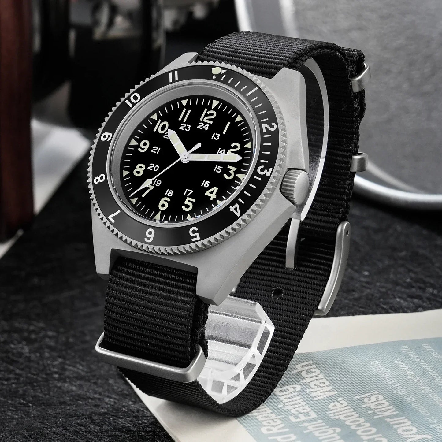 Watchdives WD1972 Quarzuhr mit VH31 Sweep-Seconds-Uhrwerk, Saphirglas, BGW9-Leuchtmasse, 20Bar wasserdicht, Vintage-Herrenuhr