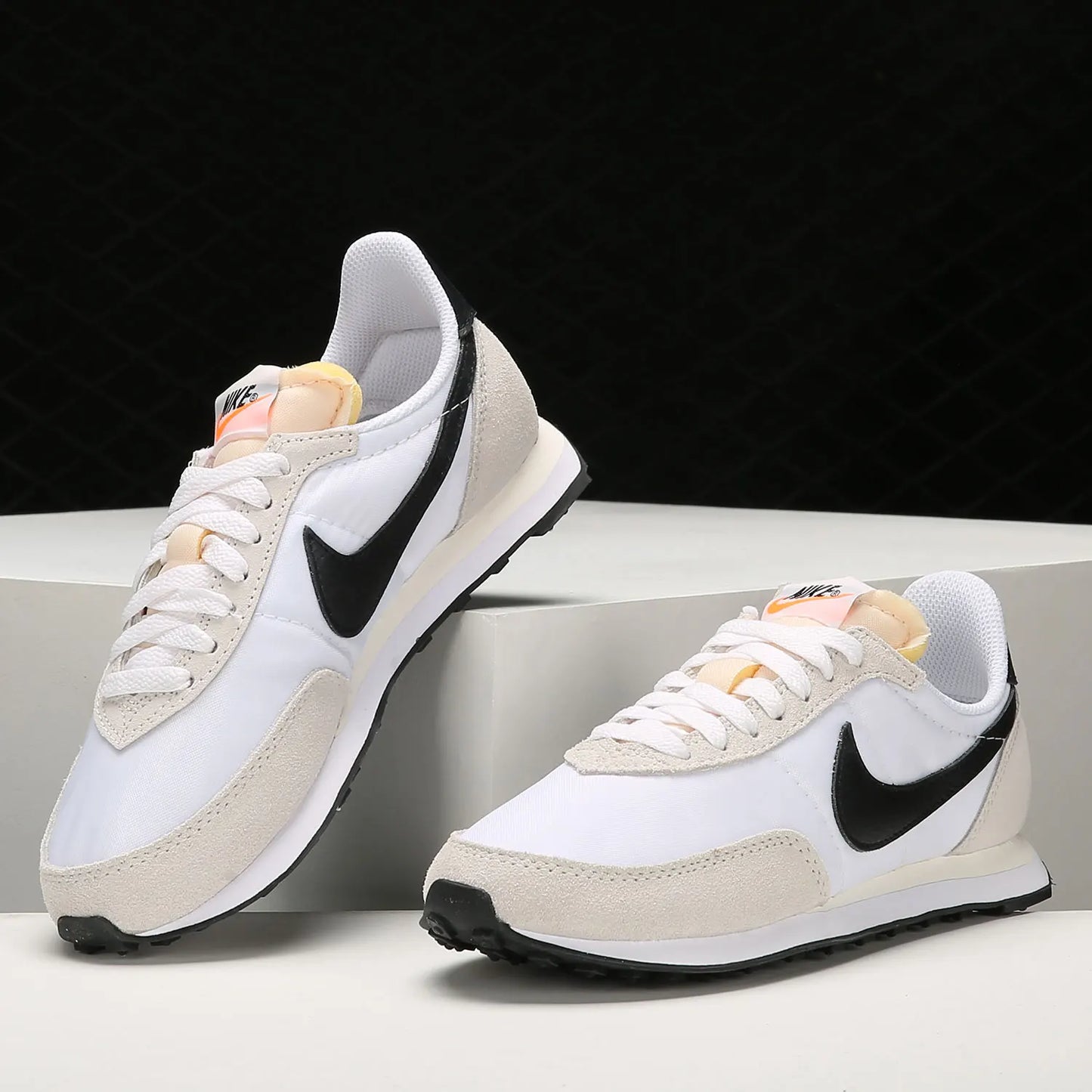 Nike Authentic Waffle Trainer 2 Sportliche Freizeitschuhe für Herren und Damen DA8291-100