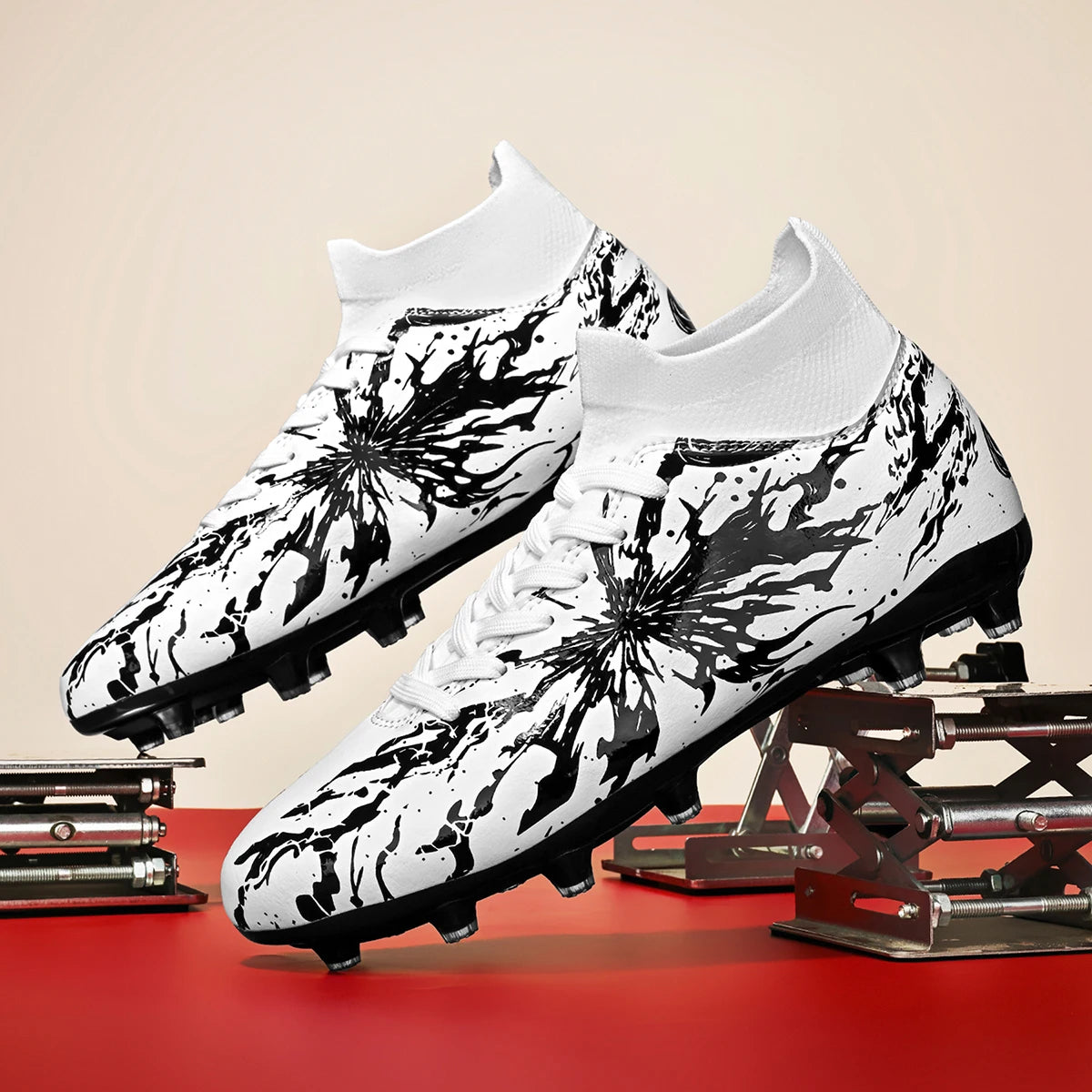 Chaussures de football pour hommes, modèle AG FG, design aérodynamique et léger, excellente adhérence, idéales pour les entraînements quotidiens sur gazon et les matchs de l’équipe de football scolaire.