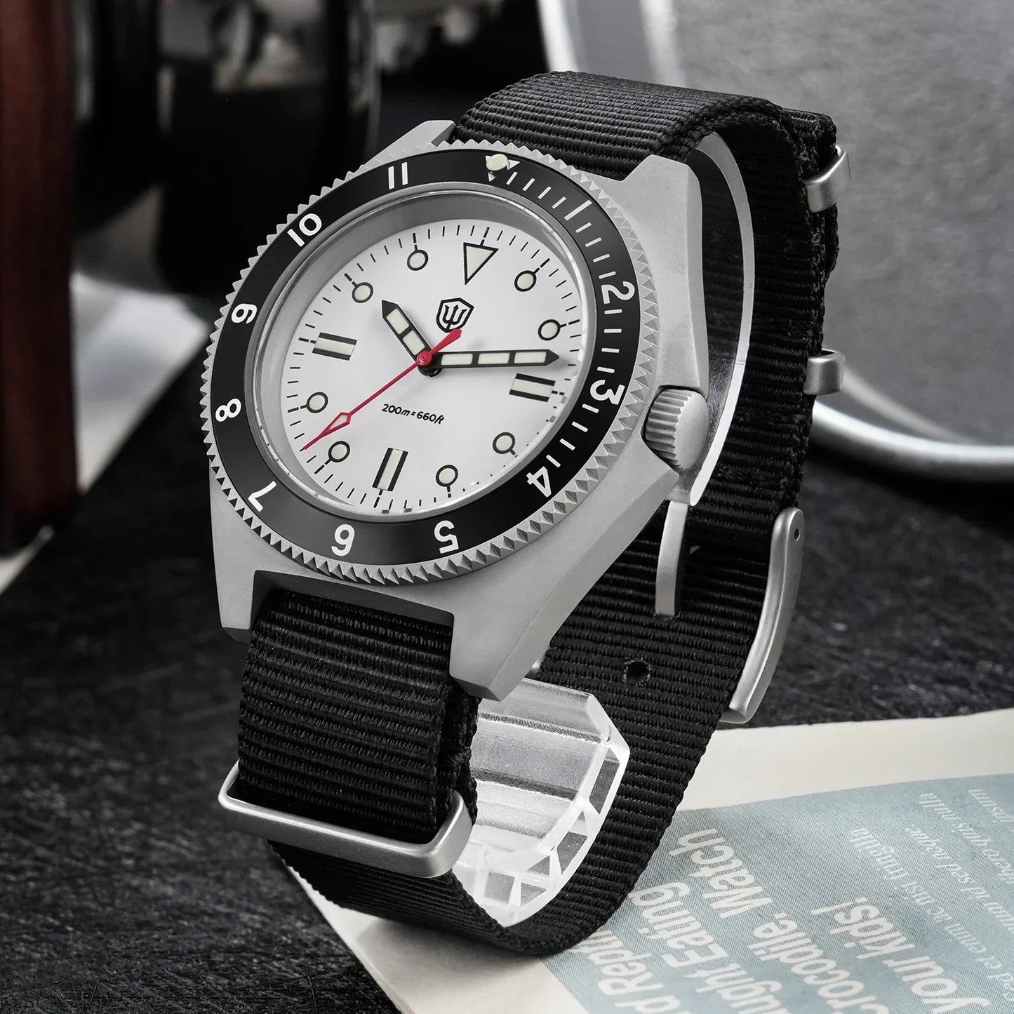 Watchdives WD1972 Quarzuhr mit VH31 Sweep-Seconds-Uhrwerk, Saphirglas, BGW9-Leuchtmasse, 20Bar wasserdicht, Vintage-Herrenuhr
