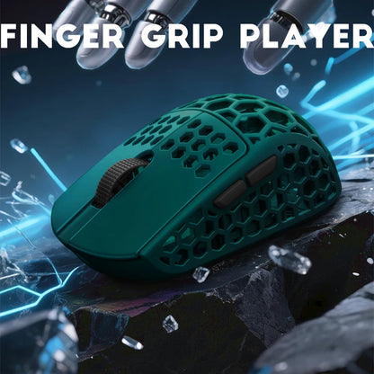 Darmoshark M5Air geschmiedete Carbonfaser kabellose 8K-Gaming-Maus PAW3950 30K DPI für kleine Hände, Finger-Grip, Game-Makro-Maus, leicht