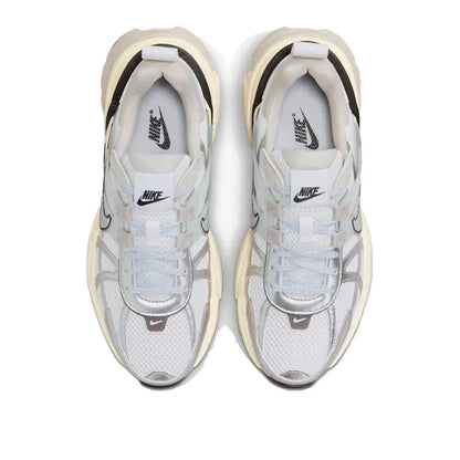 Nike V2K Run Runtekk Retro-inspirerede, moderigtige, åndbare, komfortable, støddæmpende, afslappede og alsidige løbesko til både mænd og kvinder HJ4497-100