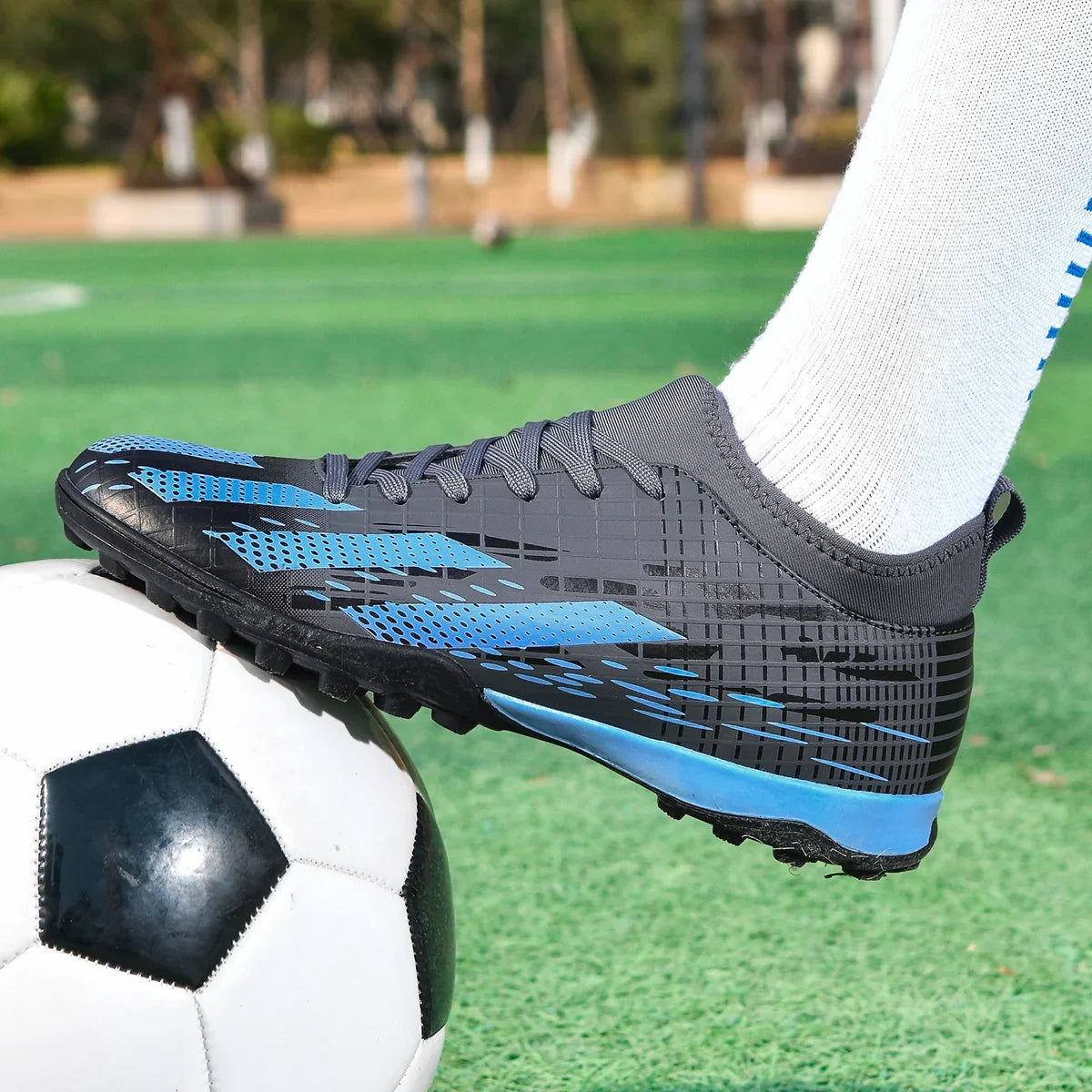 Men Professional Football Shoes Society TF/FG Soccer Shoes Cleats Original Indoor Football Field Boots Grass Training Sneakers