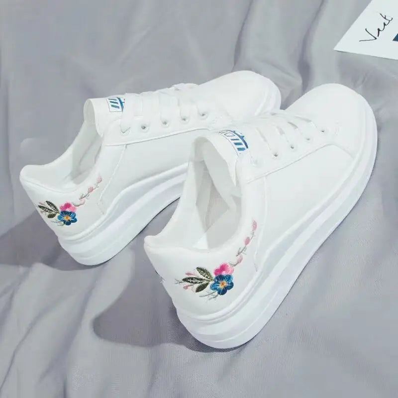 Schuhe 2025 Damen Laufschuhe Frühling Herbst, modisch, weiß, atmungsaktiv, mit bestickten Blumen, Schnürung, lässige Sneaker, Zapatos De Mujer