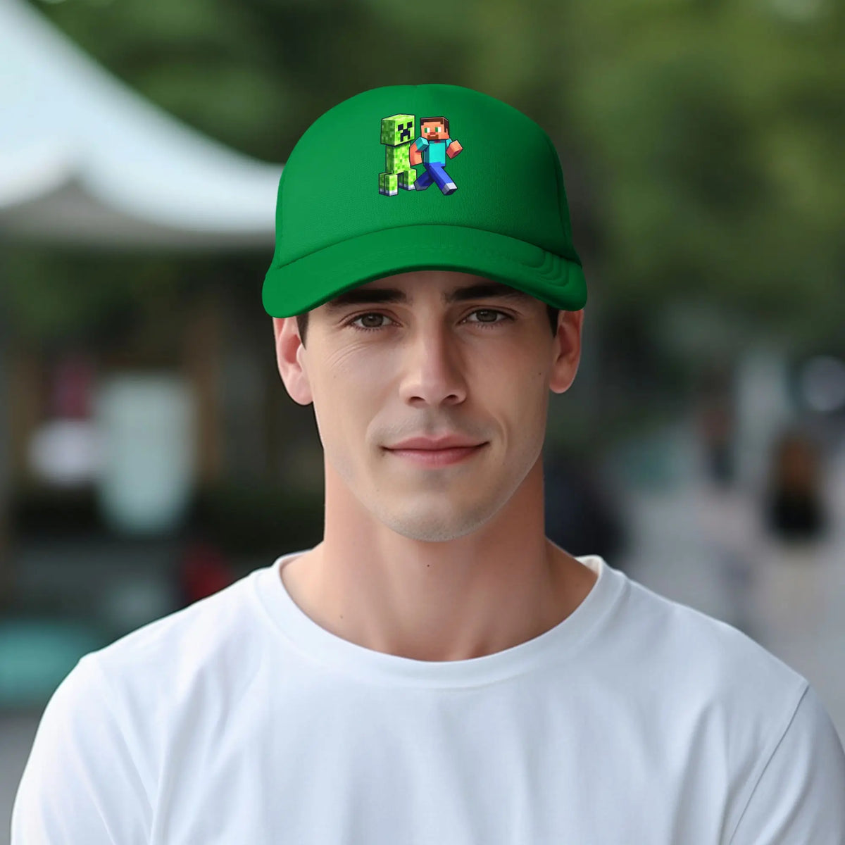 Kubinis nuotykių ieškotojas atranda už savęs „Creepers“ monstrą. Sunkvežimio vairuotojo kepurė. „Sun Hats“ kepurė. Reguliuojama „Snapback“ kepurė. Tinklinė beisbolo kepurė.