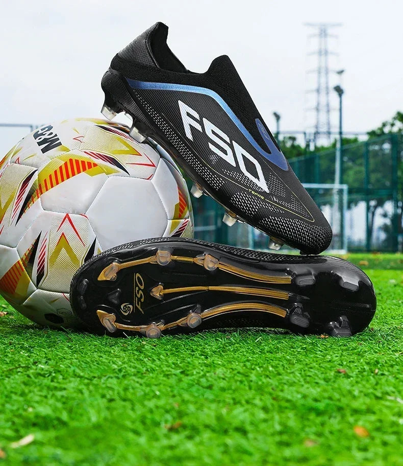Nouvelles chaussures de football pour hommes, antidérapantes, à tige haute, pour terrain en herbe, chaussures de sport pour garçons, crampons d'extérieur très vendus, de haute qualité et légers.
