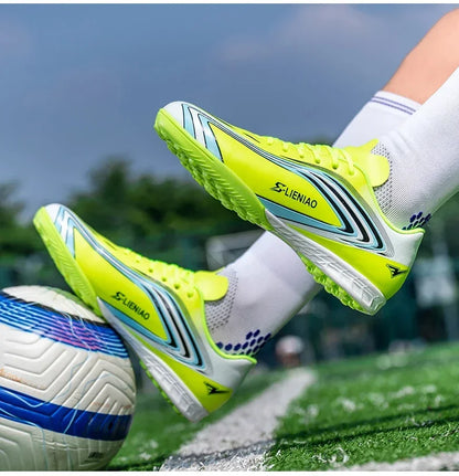 Nouvelles chaussures de football pour hommes, baskets de haute qualité, crampons de futsal pour gazon, chaussures de football d'intérieur très vendues, chaussures d'entraînement antidérapantes pour l'extérieur