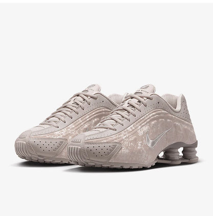 Originalūs Nike Shox R4 moteriški amortizuojantys žemaauliai bėgimo bateliai HV0934-001