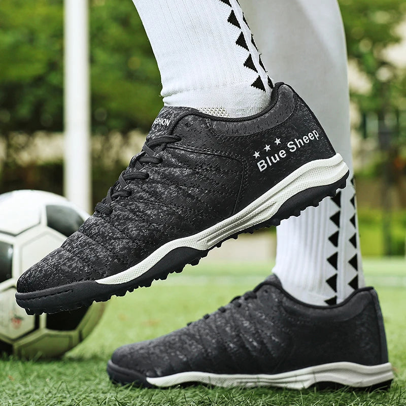 Nouveaux hommes chaussures de Football baskets bottes de Football antidérapant herbe intérieur haute qualité Match lumière Futsal crampons vente chaude en plein air