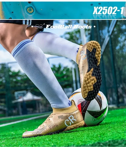 Dětské fotbalové kopačky s ochranou proti nárazům do špičky, šněrováním, krátkými protiskluzovými kolíky, odolné proti opotřebení a prodyšné, na venkovní hru na trávě