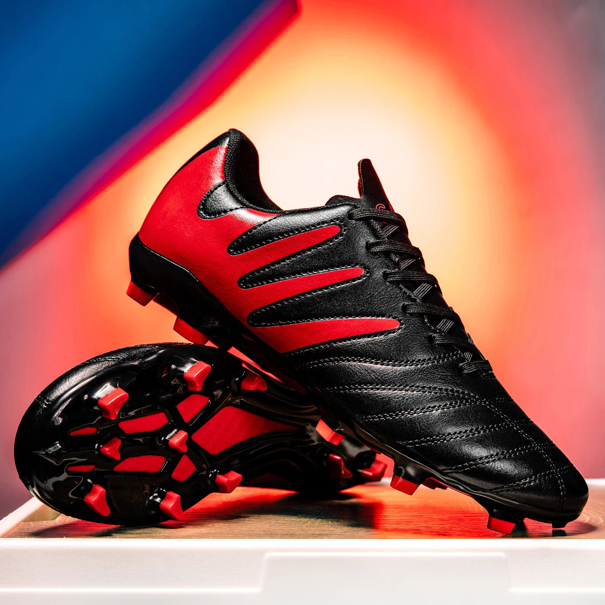 Chaussures de football AG FG pour hommes, tige en PU souple, structure de crampons renforcée, pour adultes, pour les matchs et entraînements de football en plein air sur pelouse.