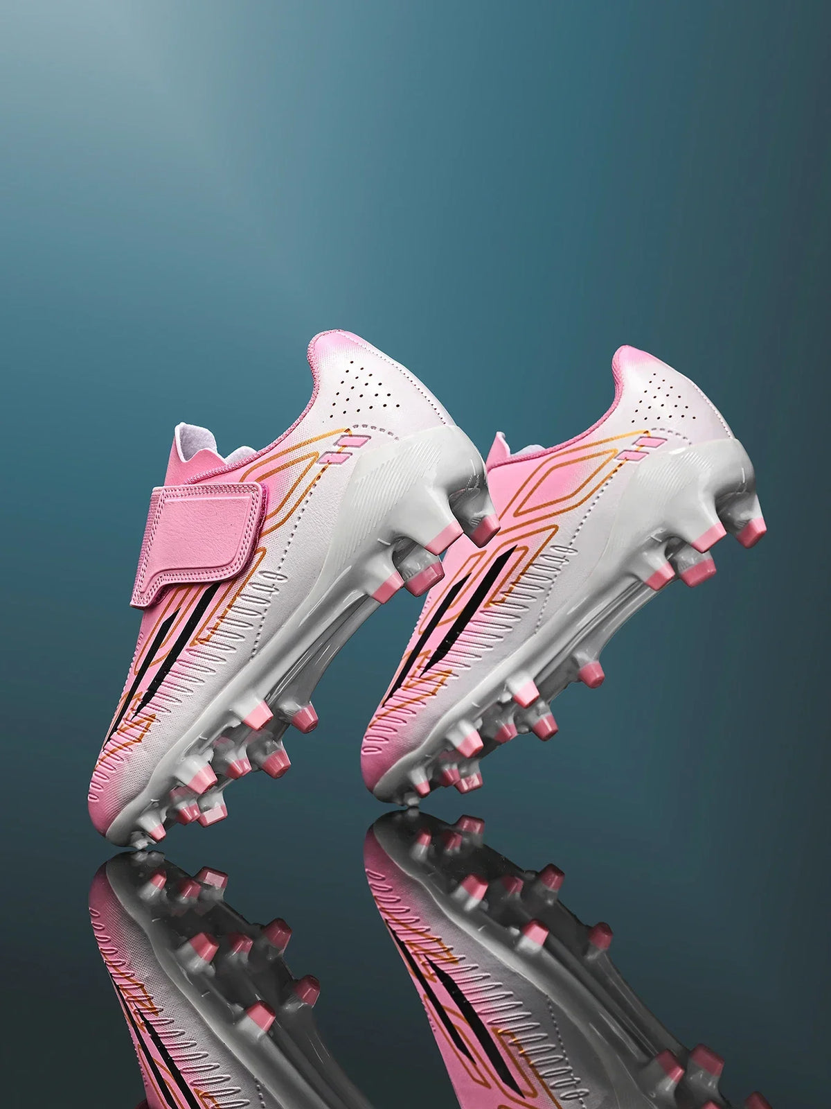 Chaussures de football professionnelles pour hommes, sans lacets, antidérapantes, pour jeunes, crampons FG/TF, entraînement sur terrain, crampons rapides pour le football.